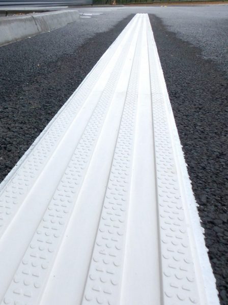 Tilbudsvare: Hvite ledeelementer i 17 x 100 cm av metakrylat harpiks m/lim - Bilde 2