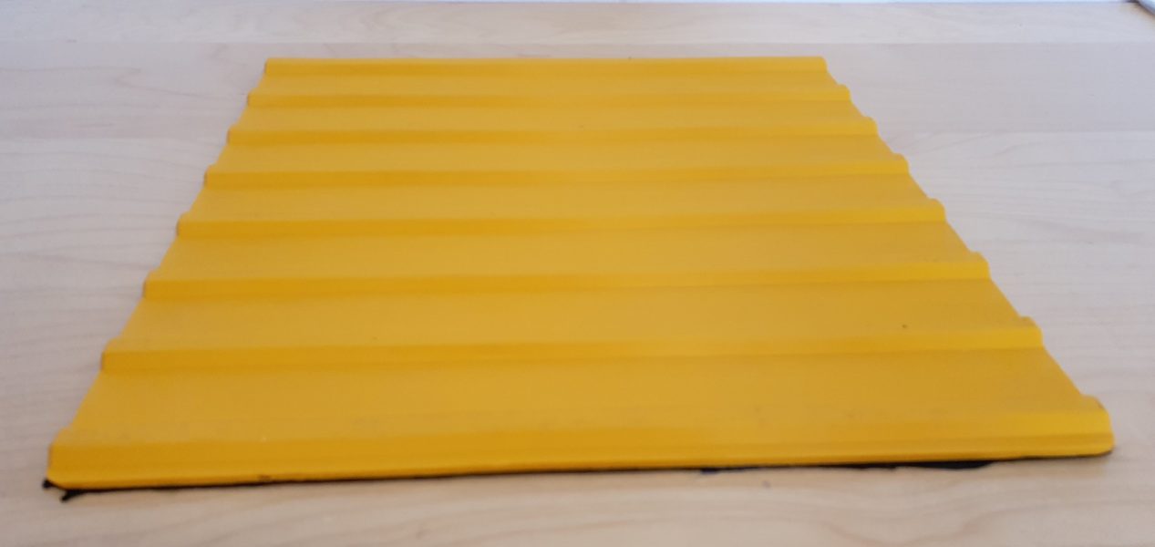 Ledelinje på 30 x 30 cm av harpiks i hvit og svart med butylengummi lim - Bilde 4
