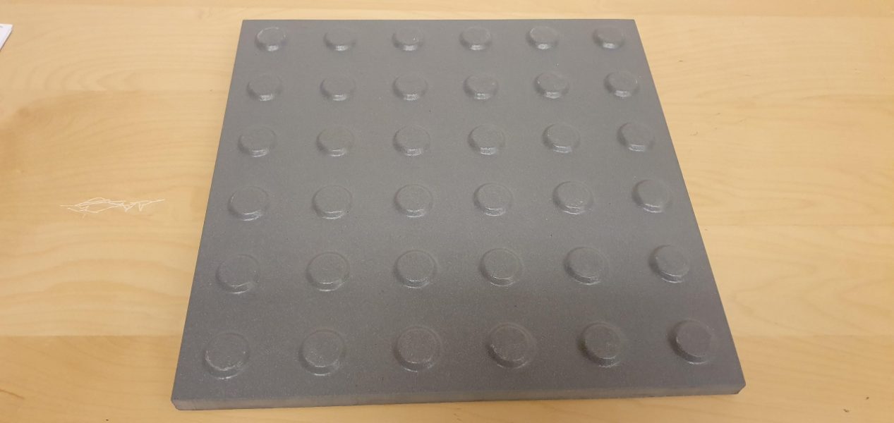 Farefelt keramisk frostsikker flis 30 x 30 cm