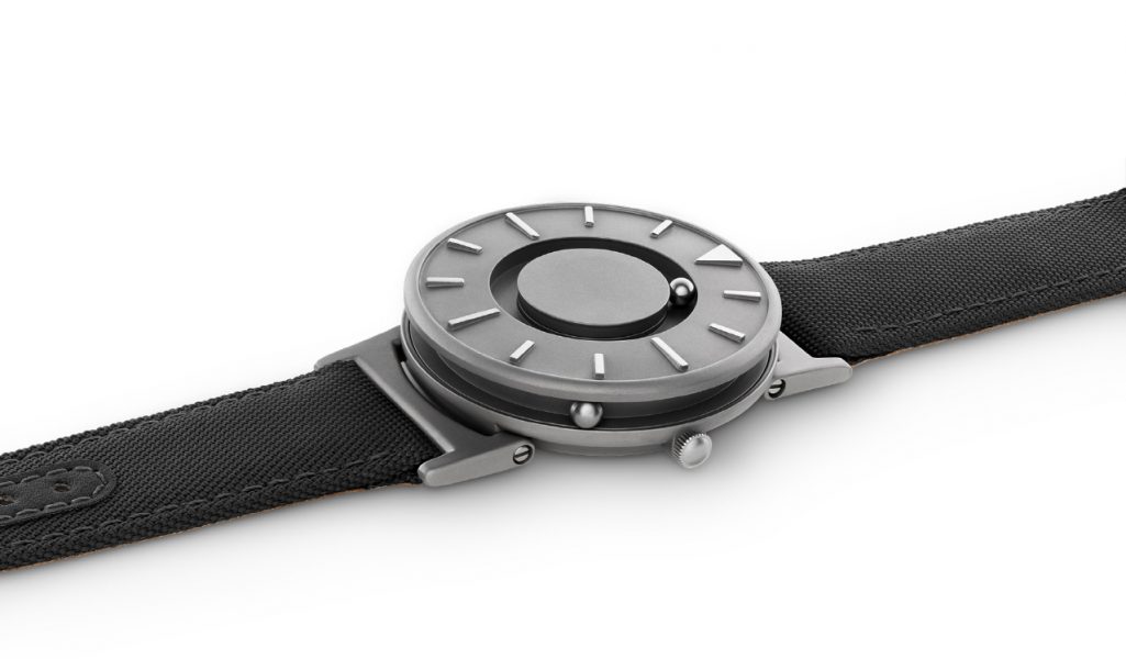 Bradley Black - taktilt armbåndsur med lenke, fra EONE - Bilde 17