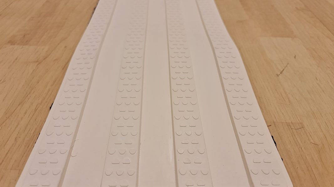 Ledelinjer på 22 x 100 cm av metakrylat harpiks i hvit og svart med butylengummi lim - Bilde 3