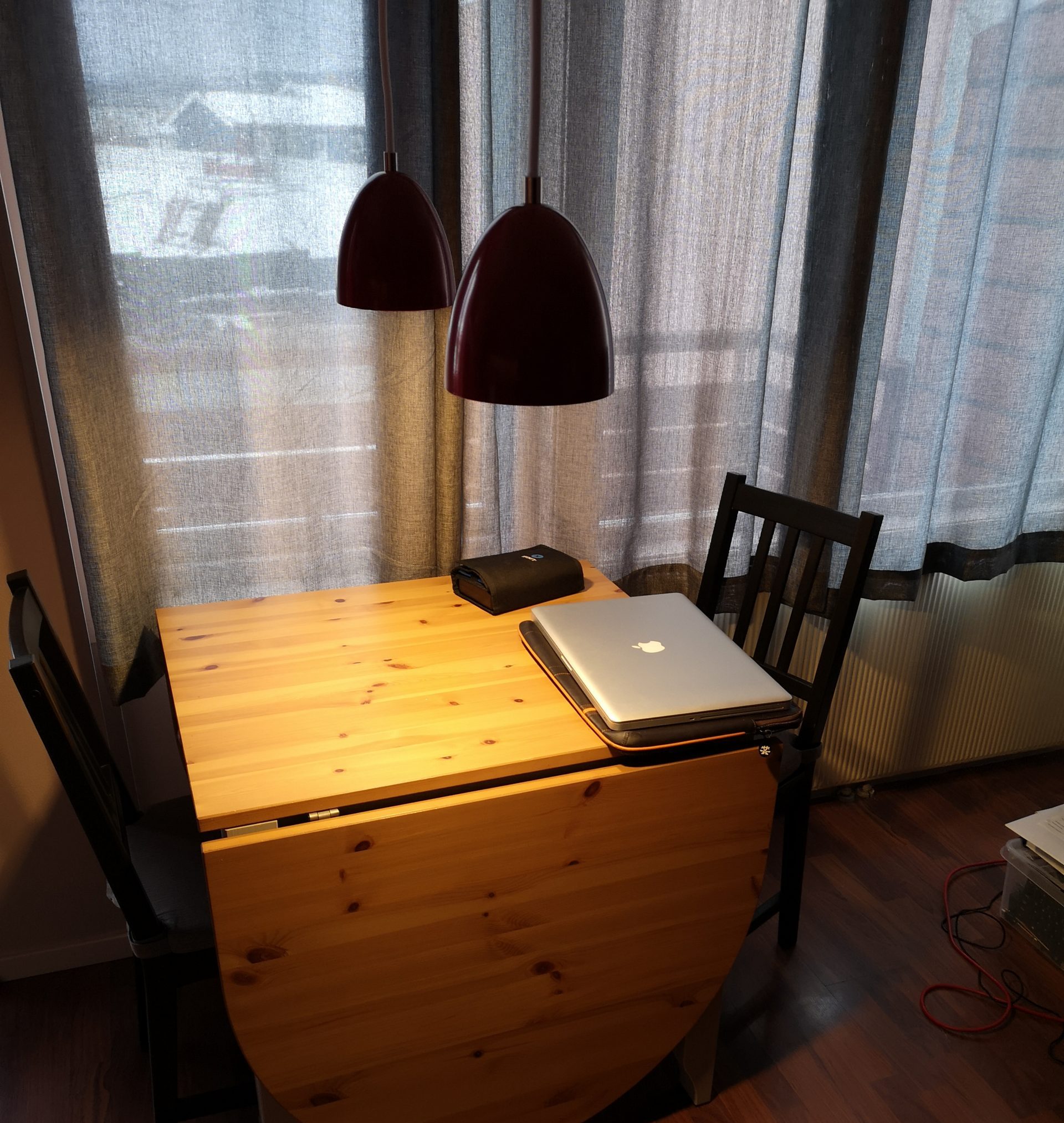 Eas pendellampe over spisebord