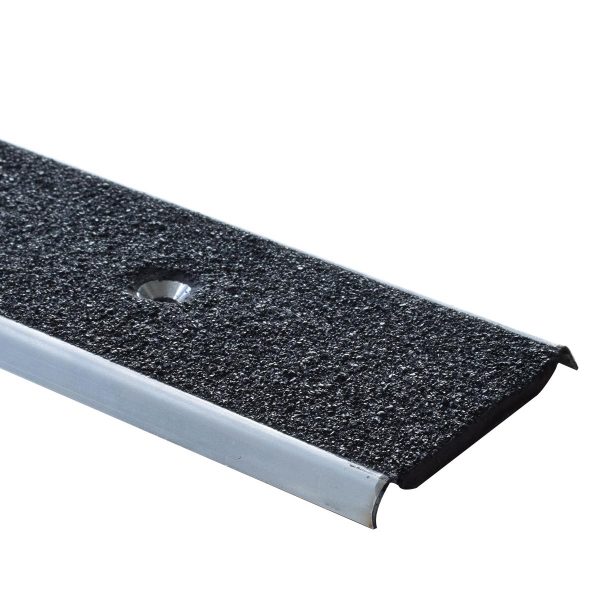 Trinnmarkering i stål med stein harpiks ilegg og skruehull 298 x 4 cm - Bilde 9