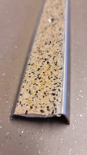 Trappenese i stål med stein harpiks ilegg og skruehull 298 x 4 cm - Bilde 7