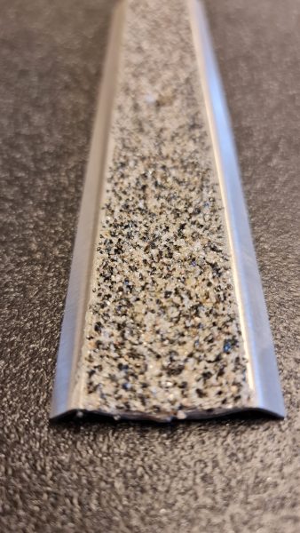 BP101431 stål trappemarkering med stein/harpiks i granittgrå