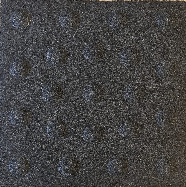 Farefelt plate på 30 x 30 cm i harpiks med innstøpte steinkorn og butylengummi lim - Bilde 4