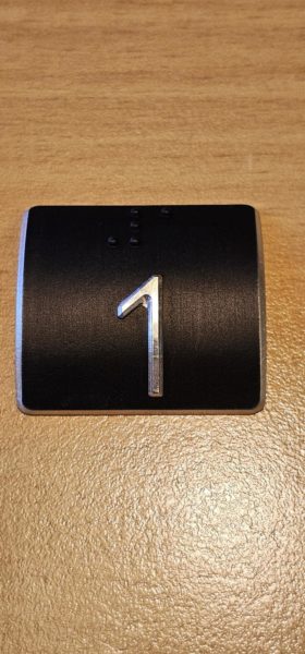 Tofarget taktile skilt til håndløpere i utfrest eloksert aluminium 30 x 30 mm - Bilde 2