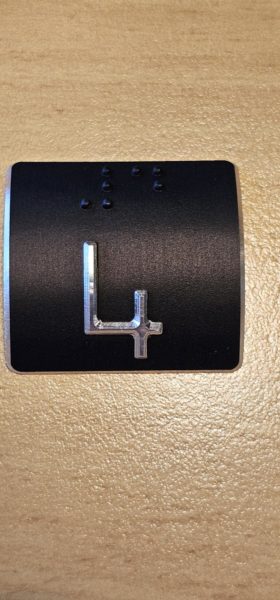 Tofarget taktile skilt til håndløpere i utfrest eloksert aluminium 30 x 30 mm - Bilde 5