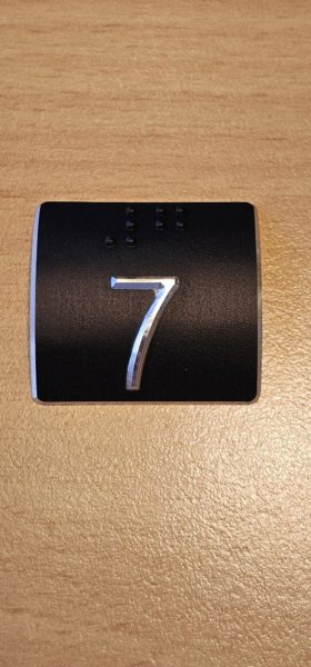 Tofarget taktile skilt til håndløpere i utfrest eloksert aluminium 30 x 30 mm - Bilde 8