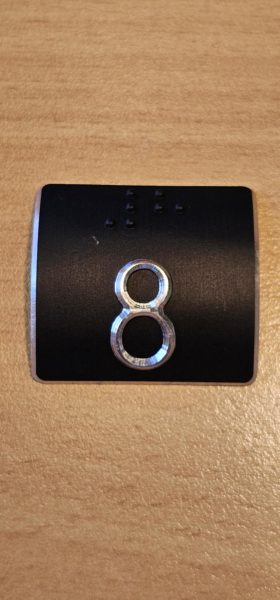 Tofarget taktile skilt til håndløpere i utfrest eloksert aluminium 30 x 30 mm - Bilde 9