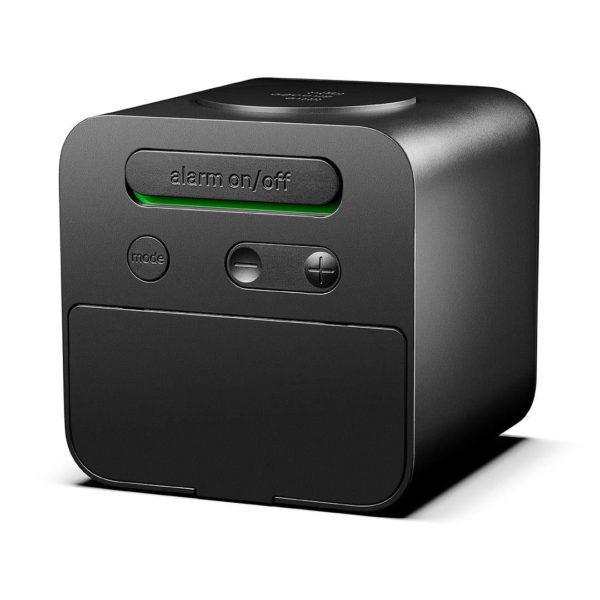 Produktbilde av baksiden til vekkerur. En stor glidebryter for alarm, to mindre pluss/minus knapper, og en modusknapp.